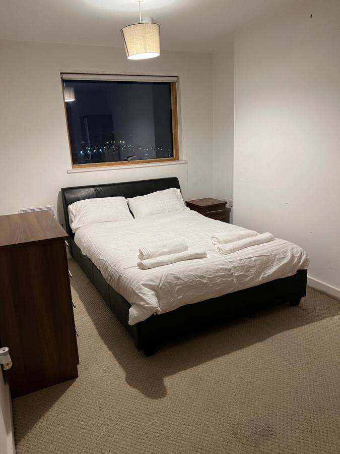Bigkings Stylish 2 Bedroom Apartment With Free On Street Parking Manchester Bagian luar foto